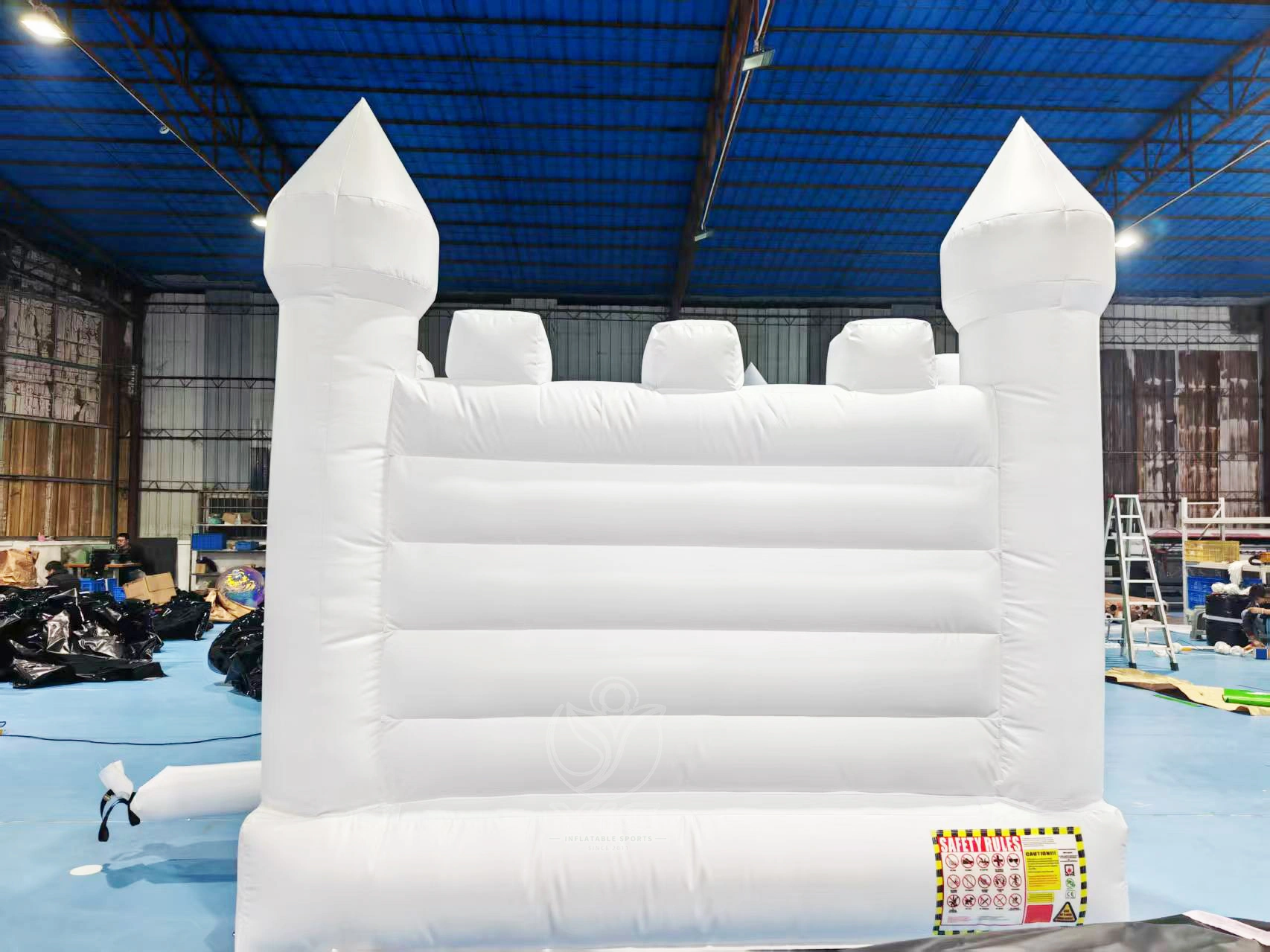 White jumping castle product photo 2