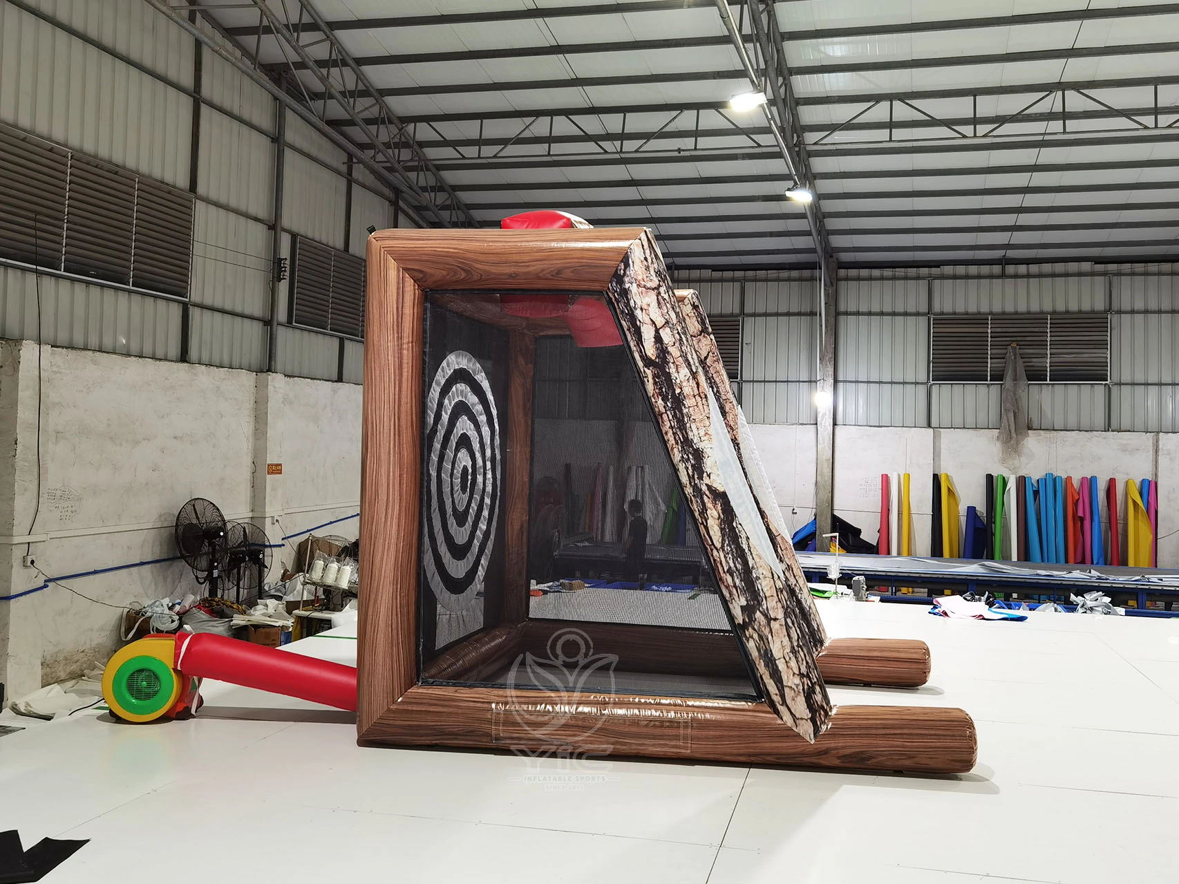 Axe throwing inflatable game product photo 4