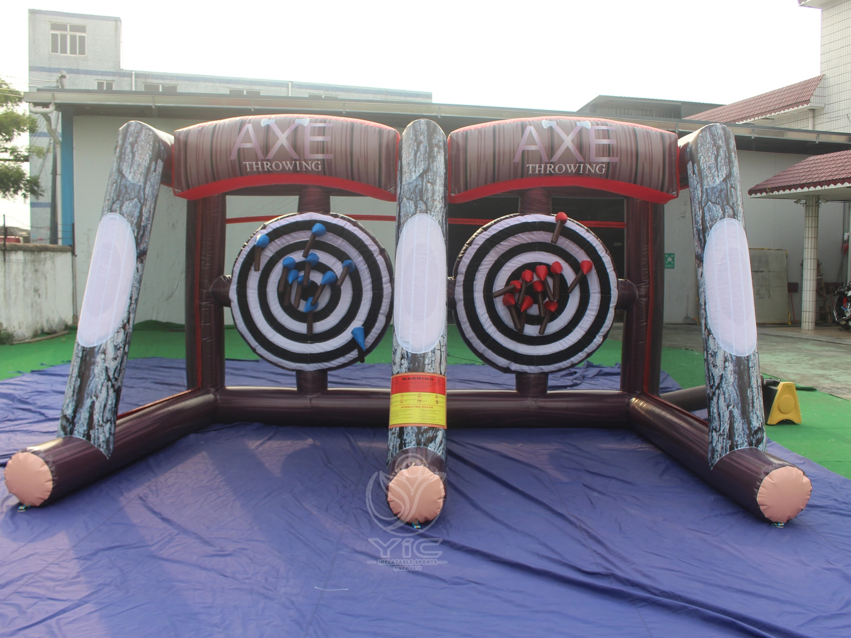 Double axe throwing inflatable