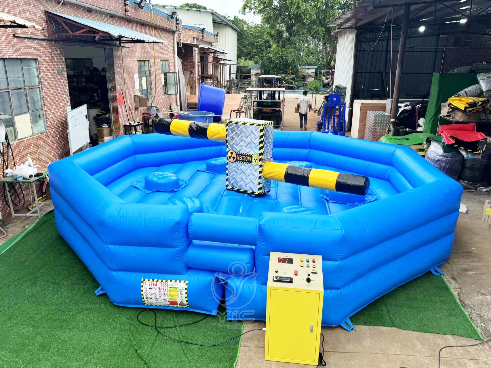 Inflatable mechanical meltdown game